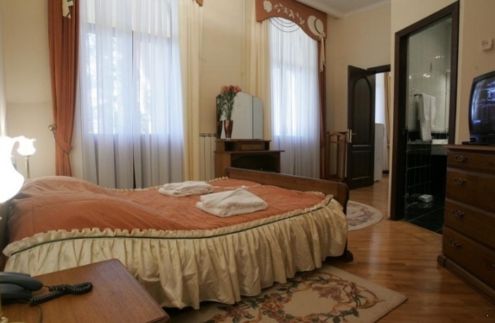2-мест 2-комн Люкс с балк 0,88 глав корп 2-3 эт - в спальне.jpg
