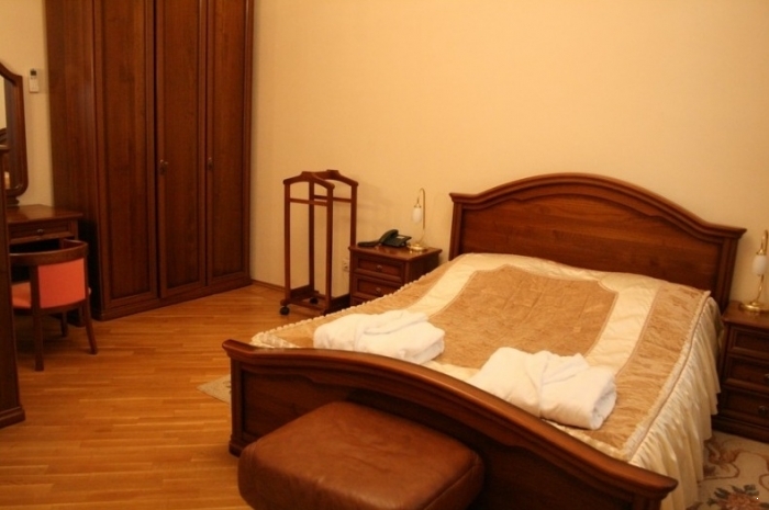 2-мест 2-комн Люкс с балк 0,88 глав корп 2-3 эт - спальня.jpg